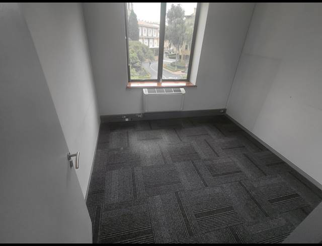 279M² OFFICE TO LET IN MAGALIESSIG